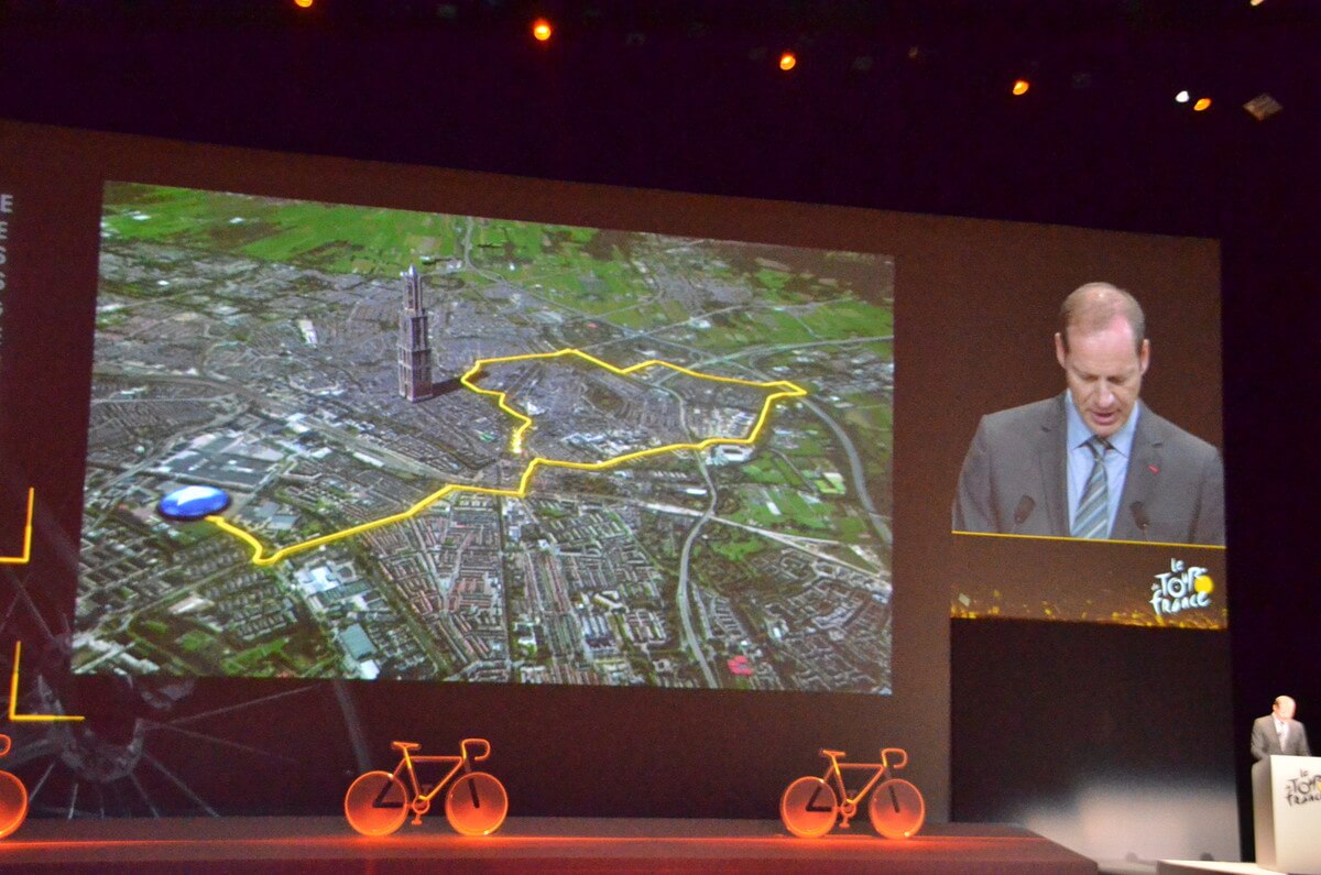 Christian Prudhomme legt de Utrechtse rit uit. Foto: J. Wielaert