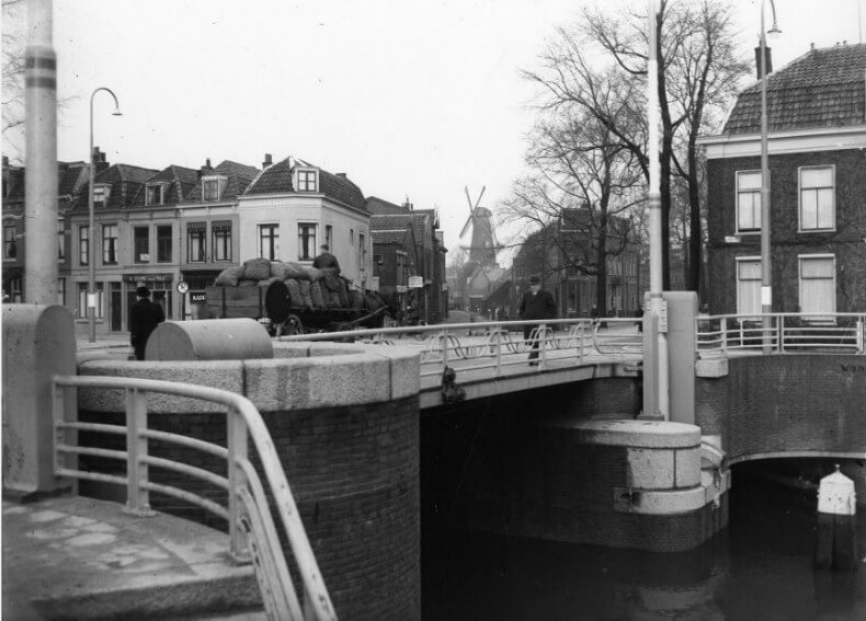 Een foto van de Van Asch van Wijcksbrug in december 1940. Foto: Het Utrechts Archief