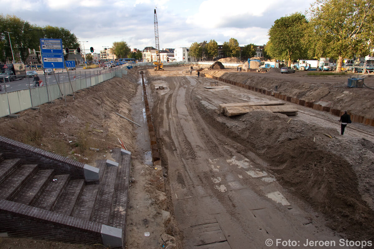 De schuinaflopende kade. Foto: Jeroen Stoops