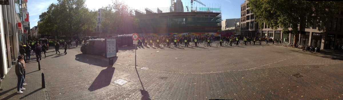 Het Vredenburg is van alle kanten afgesloten. Foto: Zita Eijzenbach