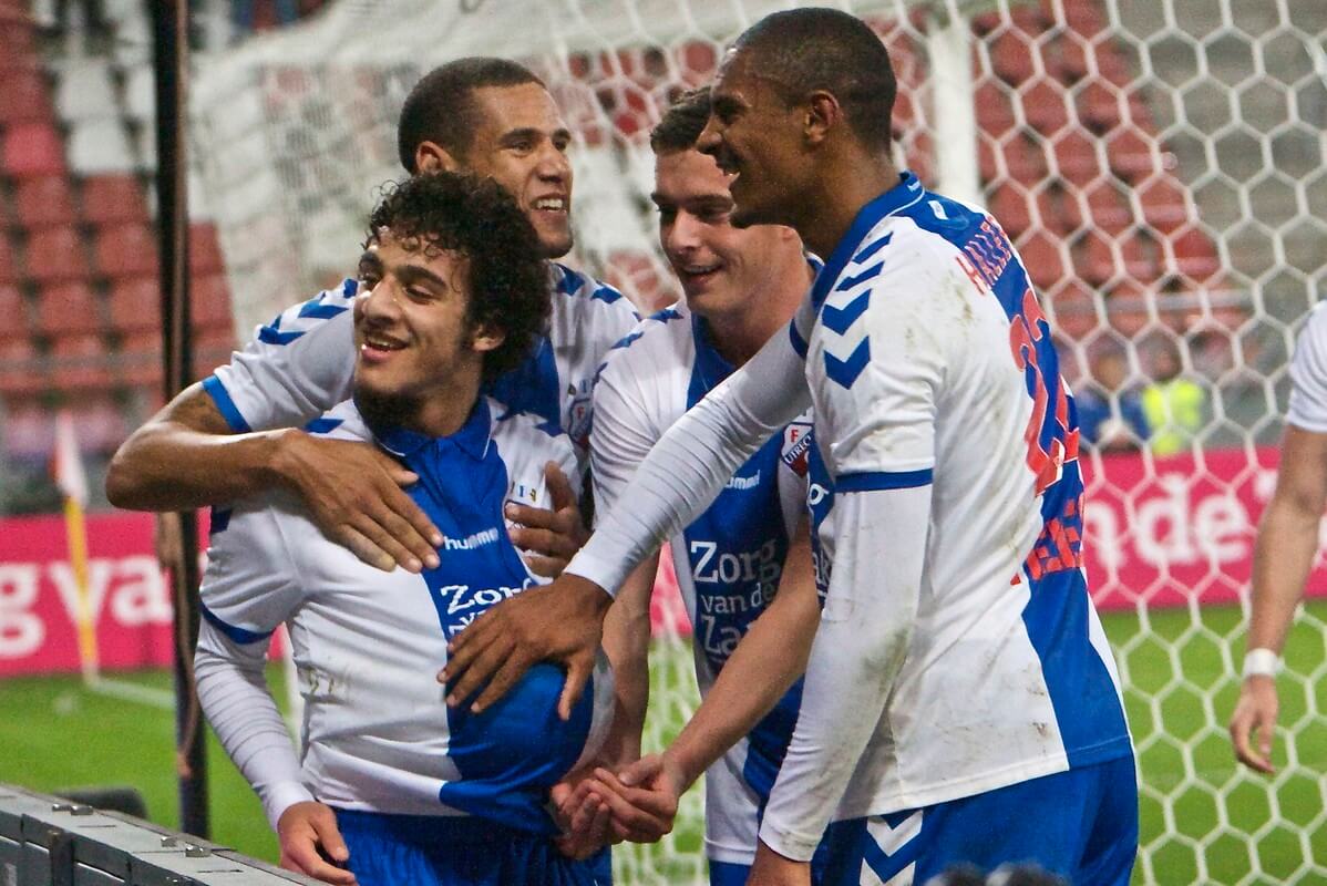 Yassin Ayoub viert na zijn goal nog even dat hij onlangs vader is geworden. Foto: Ton van den Berg