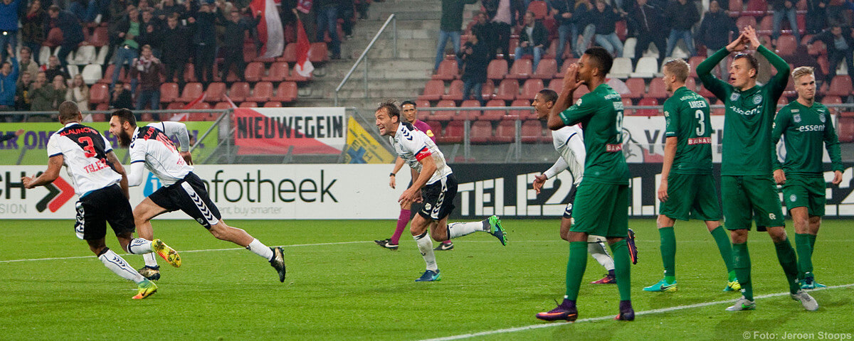 In de laatste seconde de bevrijdende goal voor FC Utrecht en drama voor Groningen. Foto: Jeroen Stoops