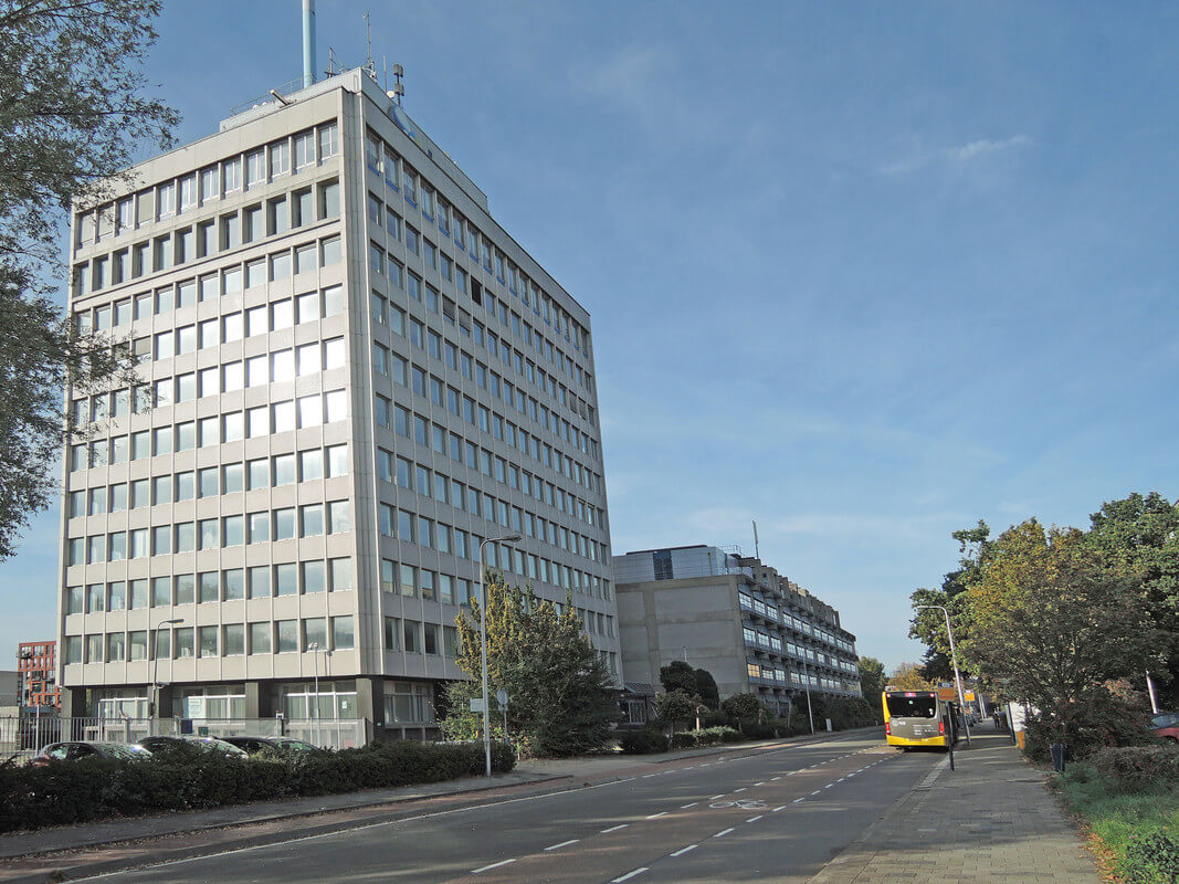 De Fockema Andrealaan met de PTT-KPN telefooncentrale uit 1961. Foto: Usine