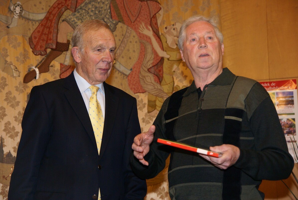 Hans Kraay en DOS-speler Ton van der Linden bij de presentatie van een boek over Van der Linden in 2007. Foto: Ton van den Berg
