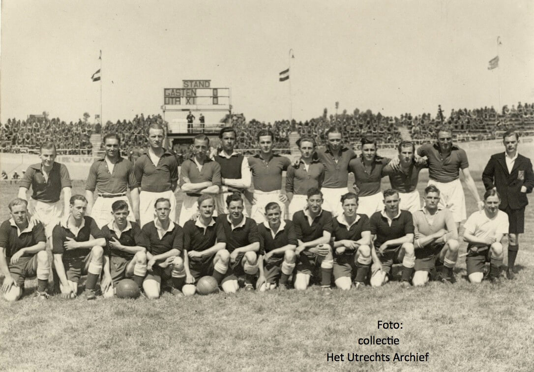 Een Utrechts en een Brits militair elftal spelen 2-2 op zondag 13 mei. Foto: persbureau Union - Collectie HUA