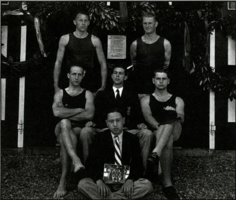 De Oude Vier van Triton in 1947 met de studenten Wim Cornelis (linksonder) en Bob Ameling (linksboven). Foto: Oud Utrecht