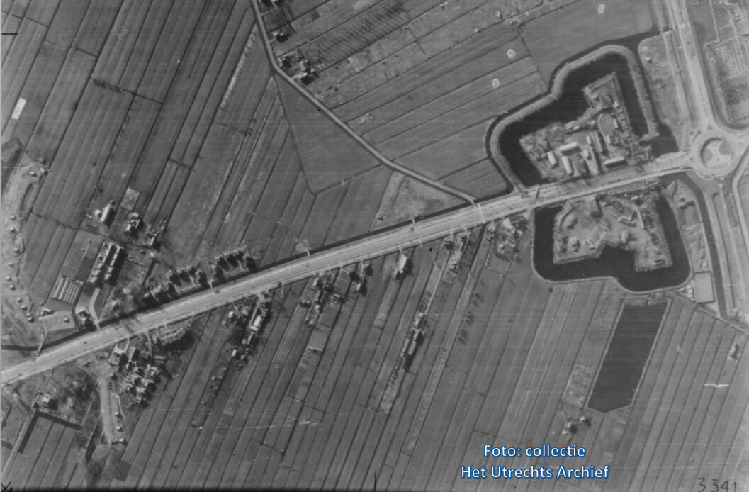 Fort de Bilt op een foto uit maart 1945 (rechts de Berekuiil). Foto: Royail Air Force (Collectie HUA)
