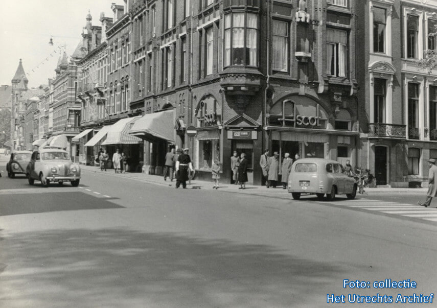 Gezicht op de hoek van het Lucasbolwerk en de Nobelstraat (links), 1955. Foto: Van Slooten (Collectie HUA)