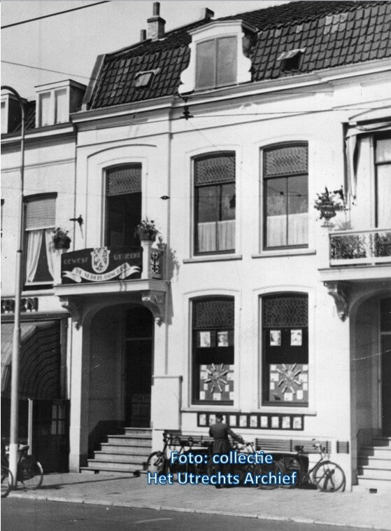 Het gebouw van het Gewestelijk Commissariaat van de Nederlandse Unie op het Stationsplein nr. 10, ca. 1942. Foto: W.J. Spaandonk (Collectie HUA)