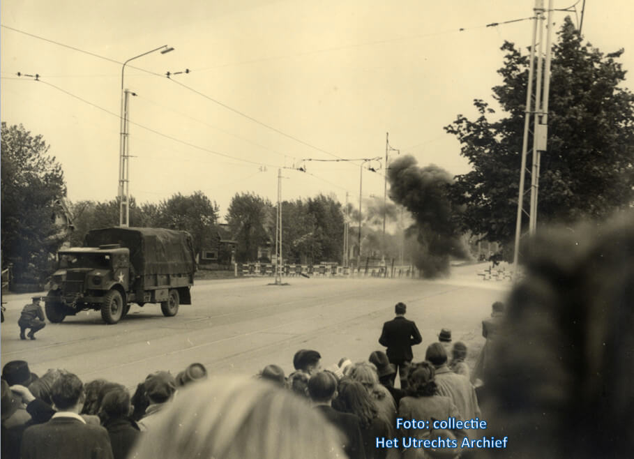 Om veilig de stad binnen te komen werden bij Fort De Bilt enige versperringen opgeblazen. Foto: J. Vreeswijk (Collectie HUA)