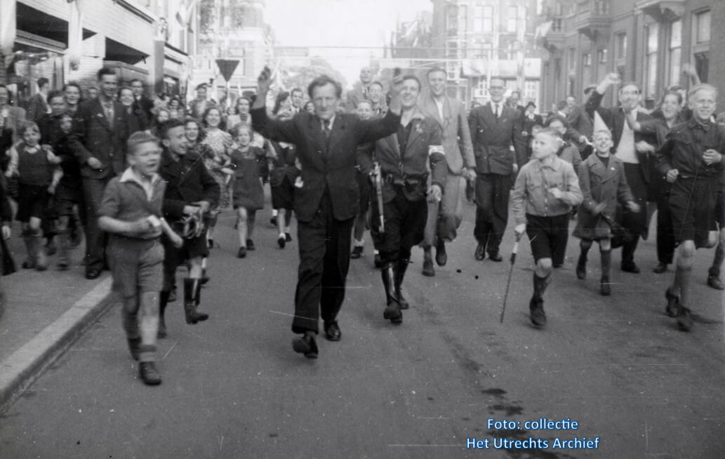 Nog een arrestatie in de Burg. Reigerstraat. Foto: F.W. van Malsen (Collectie HUA) 