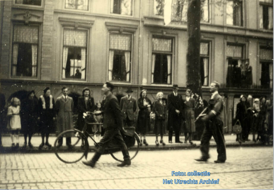 Een landverrader die er op de fiets vandoor wilde gaan kon worden gestopt. Foto: C. Raue sr. (Collectie HUA) 