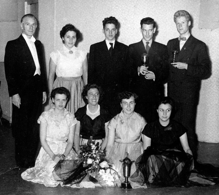 Prijswinnaars dansen in 1953. Foto: familie Cornelissen
