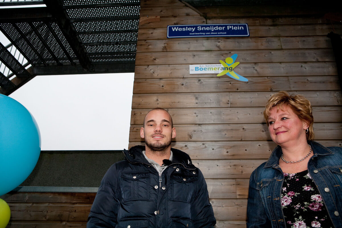 Het plein bij de lagere school draagt de naam van Wesley Sneijder. Foto: Ton van den Berg