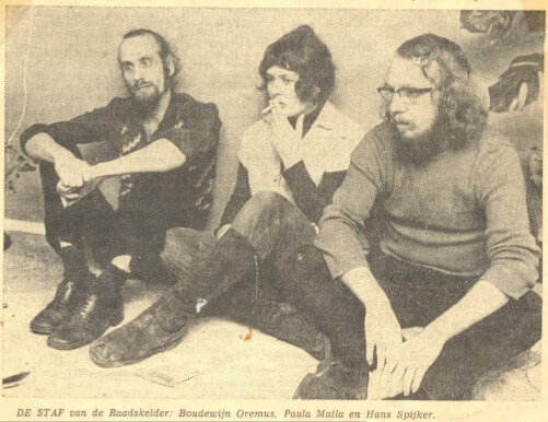 Krantenfoto uit 1974 met bestuur Raadskelder. Links de auteur van dit artikel B. Oremus