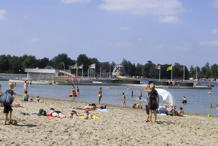 Het strandbad Maarsseveense Plassen. Foto: zwembadennederland.nl