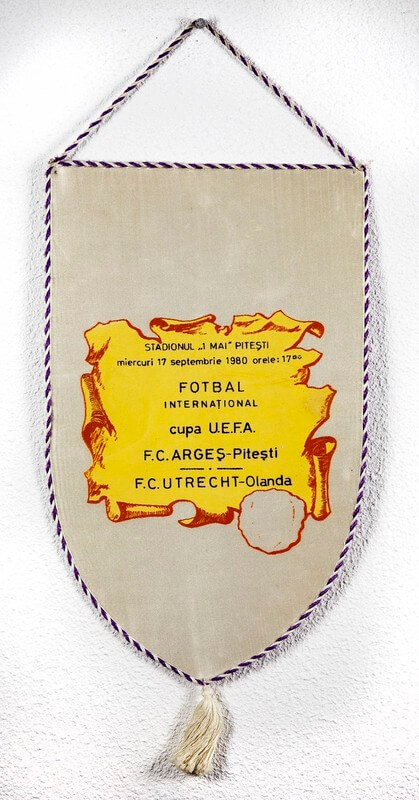Het vaantje van de wedstrijd van FC Utrecht tegen Pitesti (Roemenie). Foto: boek 40 jaar FC Utrecht