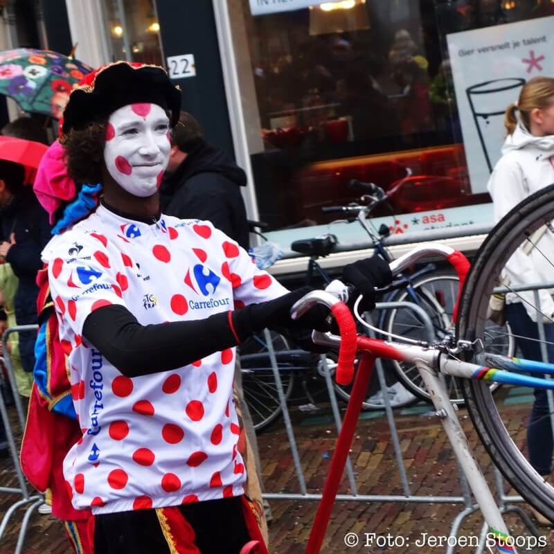 Een gekleurde piet hoorde vorig jaar al bij de inkomst van Sinterklaas in Utrecht. Foto: Jeroen Stoops