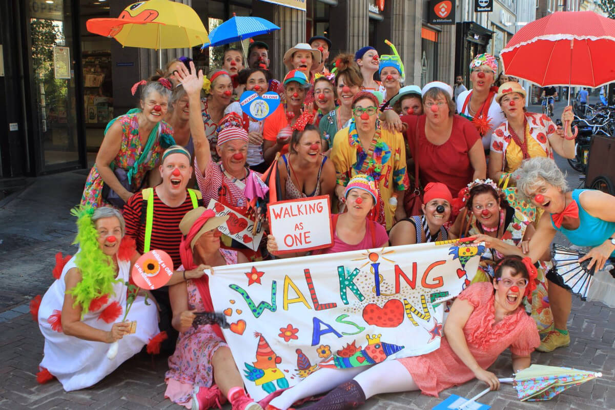 Groepsfoto van de deelnemende clowns. Foto: Johan Morgenstond