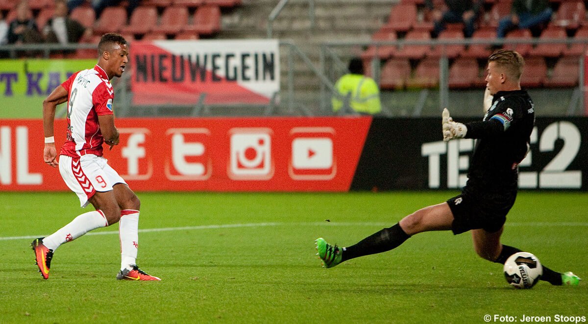 Zivkovic was de enige speler die doelman Padt van Groningen passeerde (1-2). Foto: Jeroen Stoops