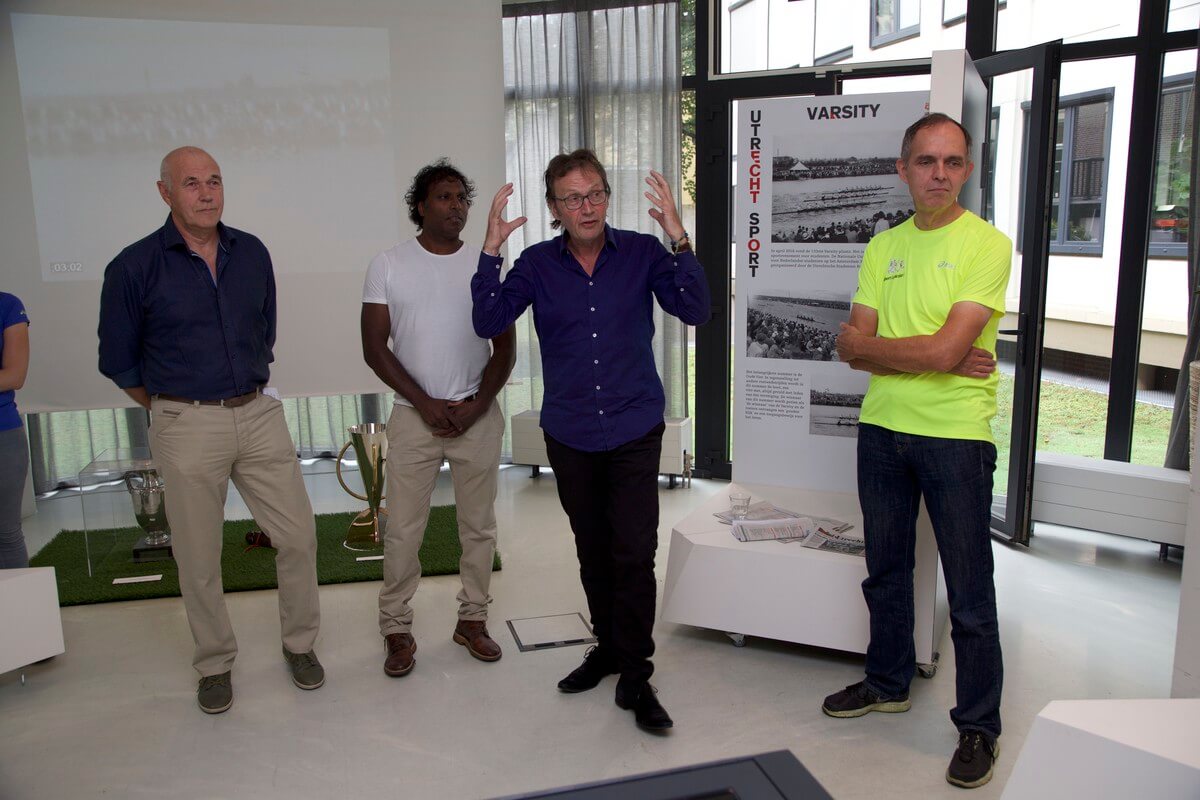 Leo van Veen, Edu Nandlal, presentator Cees Grimbergen en wethouder Jansen. Foto: Ton van den Berg