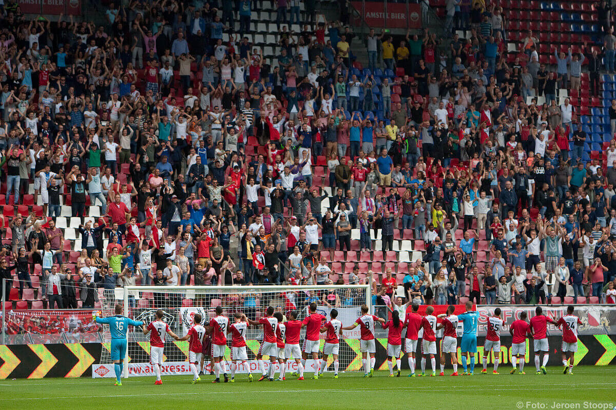 Toejuichingen voor FC Utrecht. Foto: Jeroen Stoops