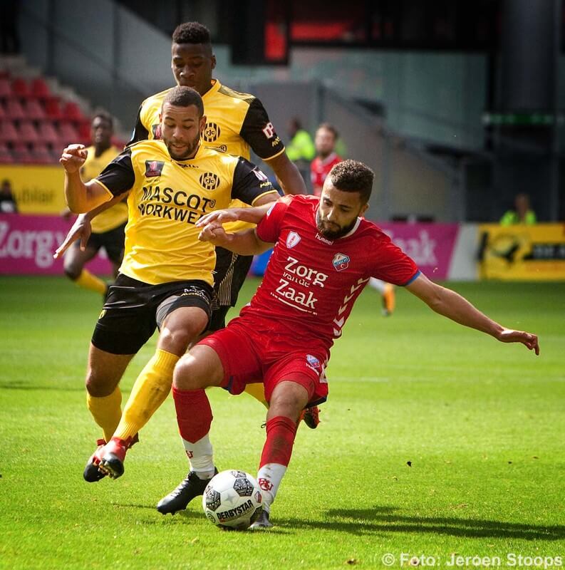 Labyad in duel met Götz. Foto's: Jeroen Stoops