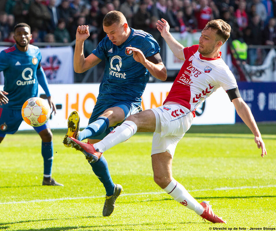 Maker van de 2-2 Van der Streek in duel met Van Beek.