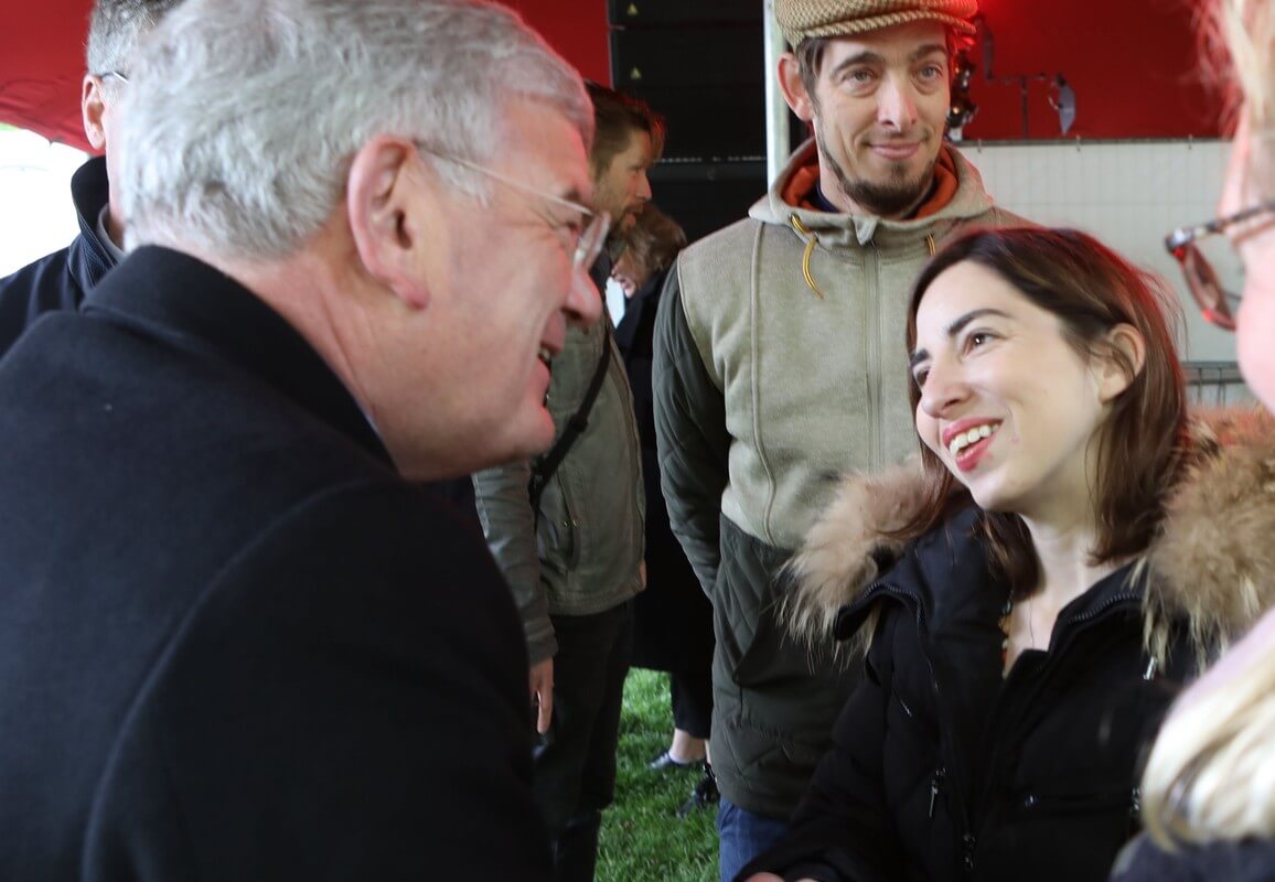 Natascha van Weezel en burgemeester Van Zanen. Foto: Ton van den Berg