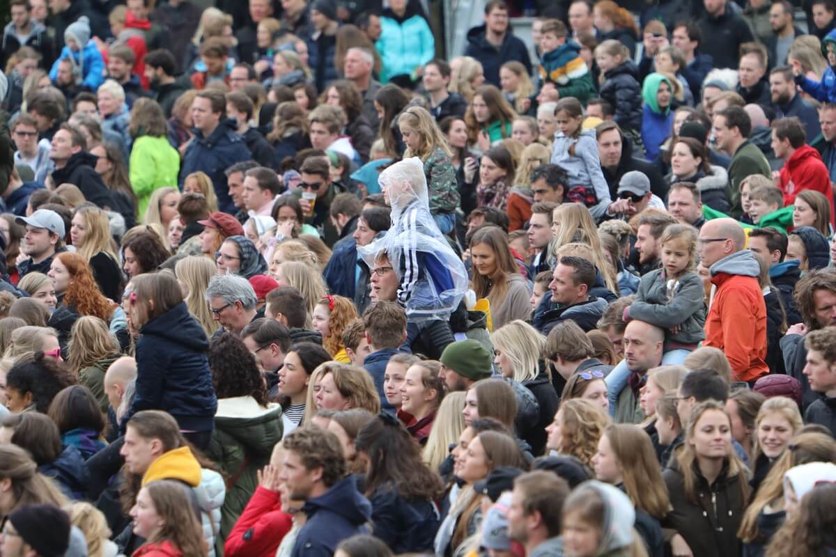 Een poncho is handig. Foto: Ton van den Berg