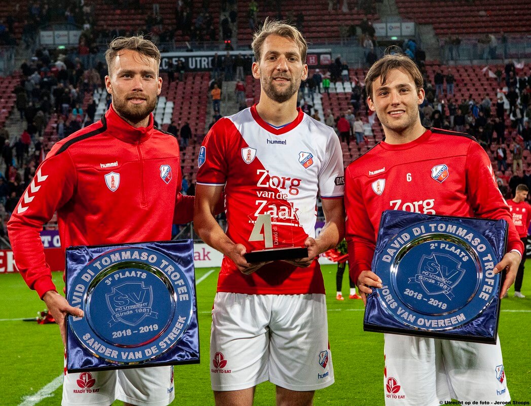 Na de wedstrijd werd de David di Tommaso Trofee uitgereikt; Willem Janssen ging ermee naar huis. Overeem werd tweede en Van de Streek pakte de derde plek. Foto: Jeroen Stoops