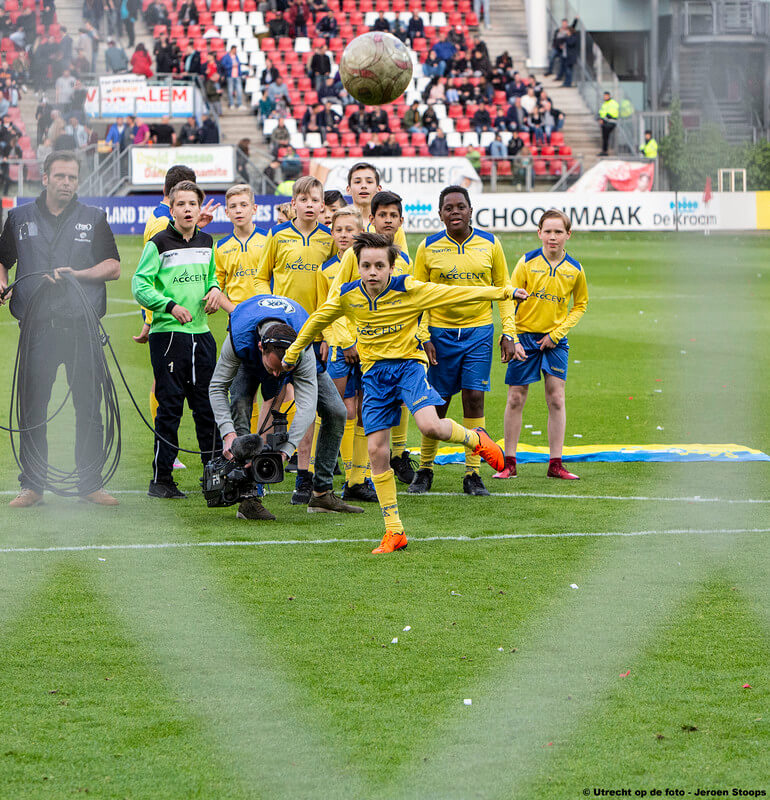 Latje trappen en ereronde door voetballers van FC Delta Sports ’95. Foto's: Jeroen Stoops