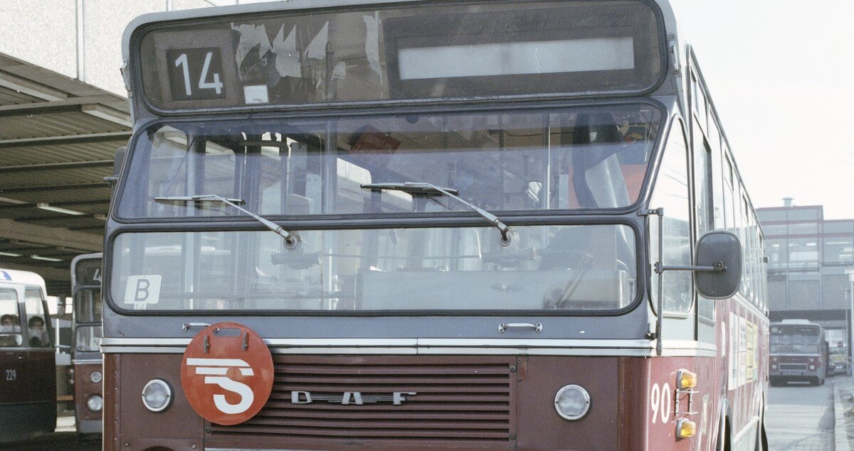 Snelbus 14 op het Stationsplein in 1979. Foto: het Utrechts Archief 