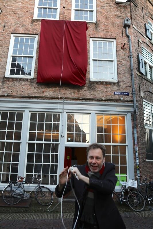 In januari 2020 onthulde Ingmar Heytze een afbeelding op het pand. Foto: Ton van den Berg