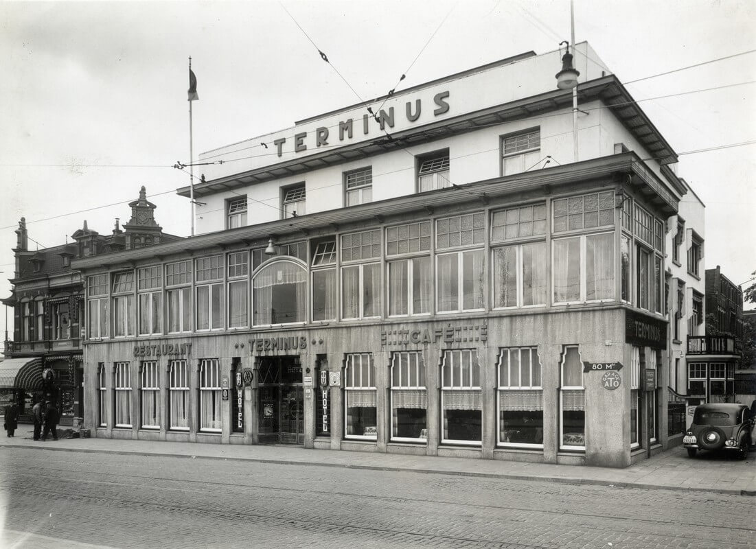 Hotel Terminus op het Stationsplein. foto: Het Utrechts Archief