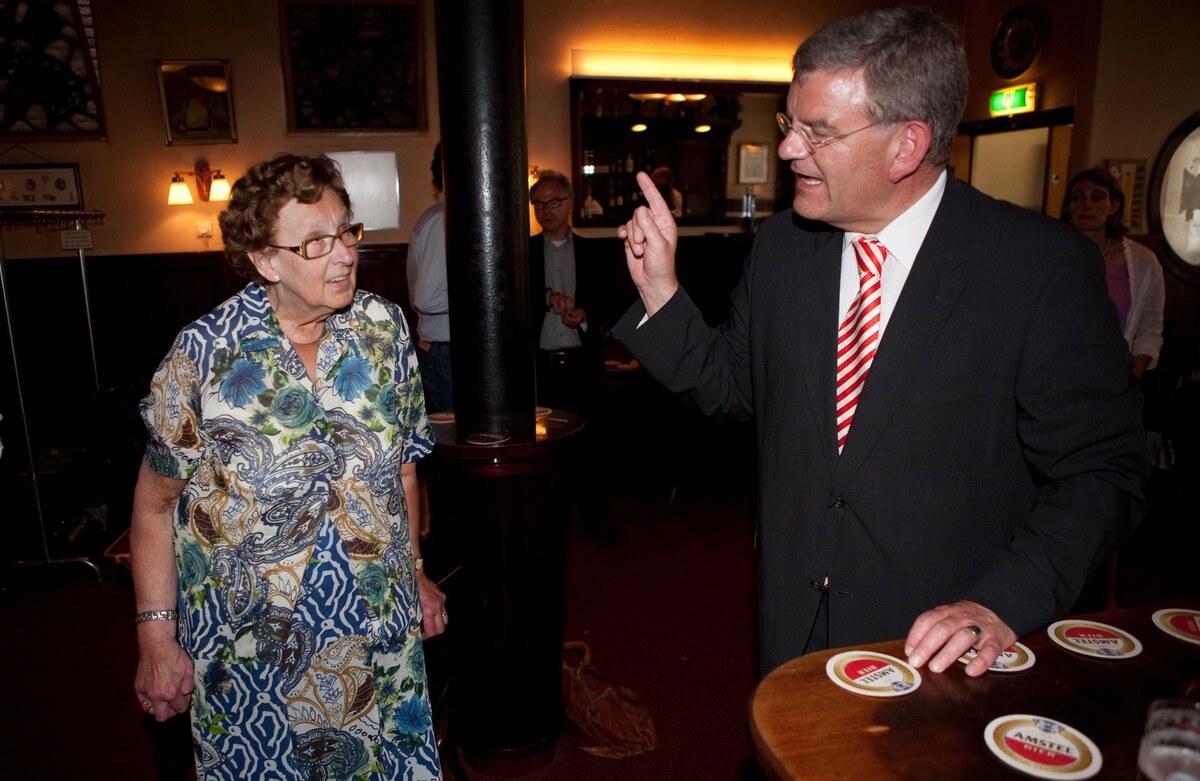 Met Riek Veerman in 2010 in café Van Wegen. Foto: Ton van den Berg