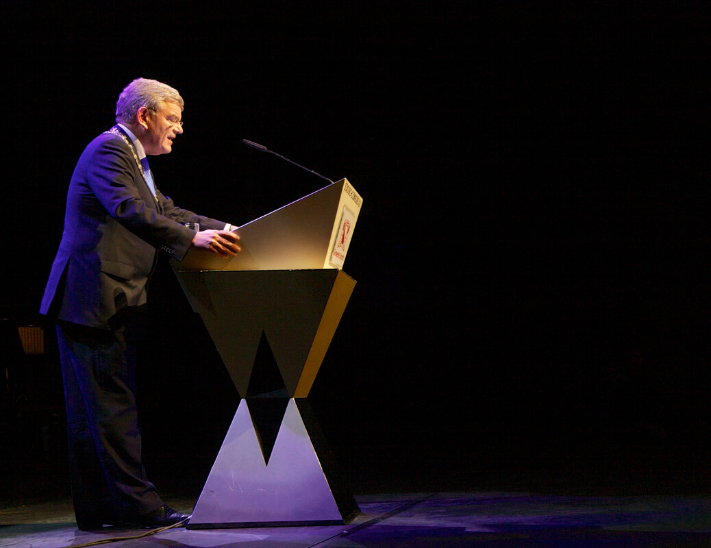 Jan van Zanen bij een van zijn nieuwjaarsspeeches. Foto: Ton van den Berg