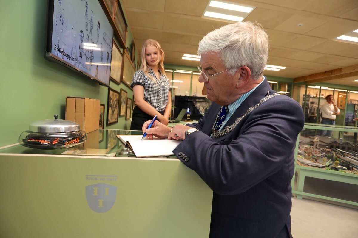 Handtekening in het gastenboek Museum van Zuilen.