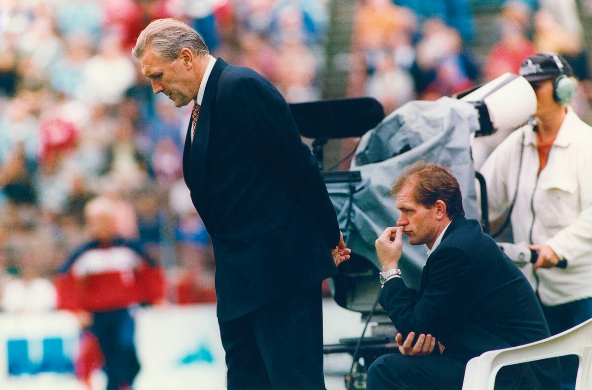 Ronald Spelbos en assistent trainer Wouters. foto: archief