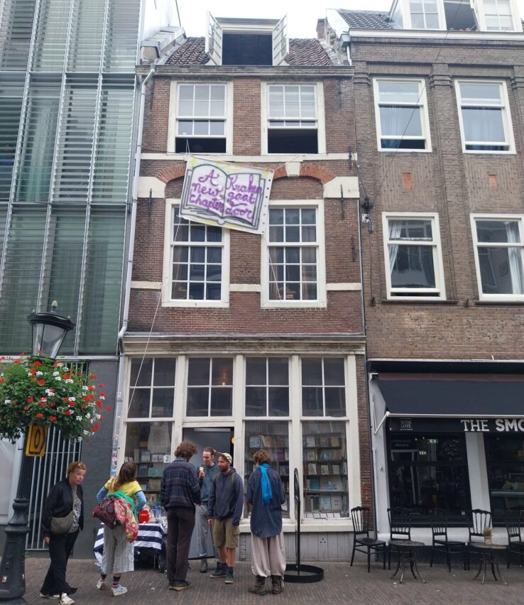 Leegstaande boekhandel Meijer gekraakt